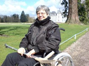 Viviane devant le ch&acirc;teau de Cheverny