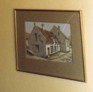 L'ancien In de Kwak accroch&eacute; dans le hall d'Edgar P. Jacobs