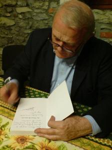 La Plume vagabonde - Jean-Marie Leblanc, l'ex-patron du Tour de France, me d&eacute;dicace son livre Le Tour de ma vie, Solar