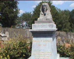 Tombe d'Edgar P. Jacobs &agrave; Lasne