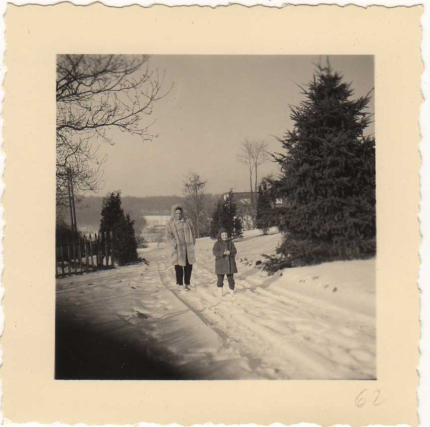 1962 Jeanne et Viviane dans la propriété d'Edgar P Jacobs
